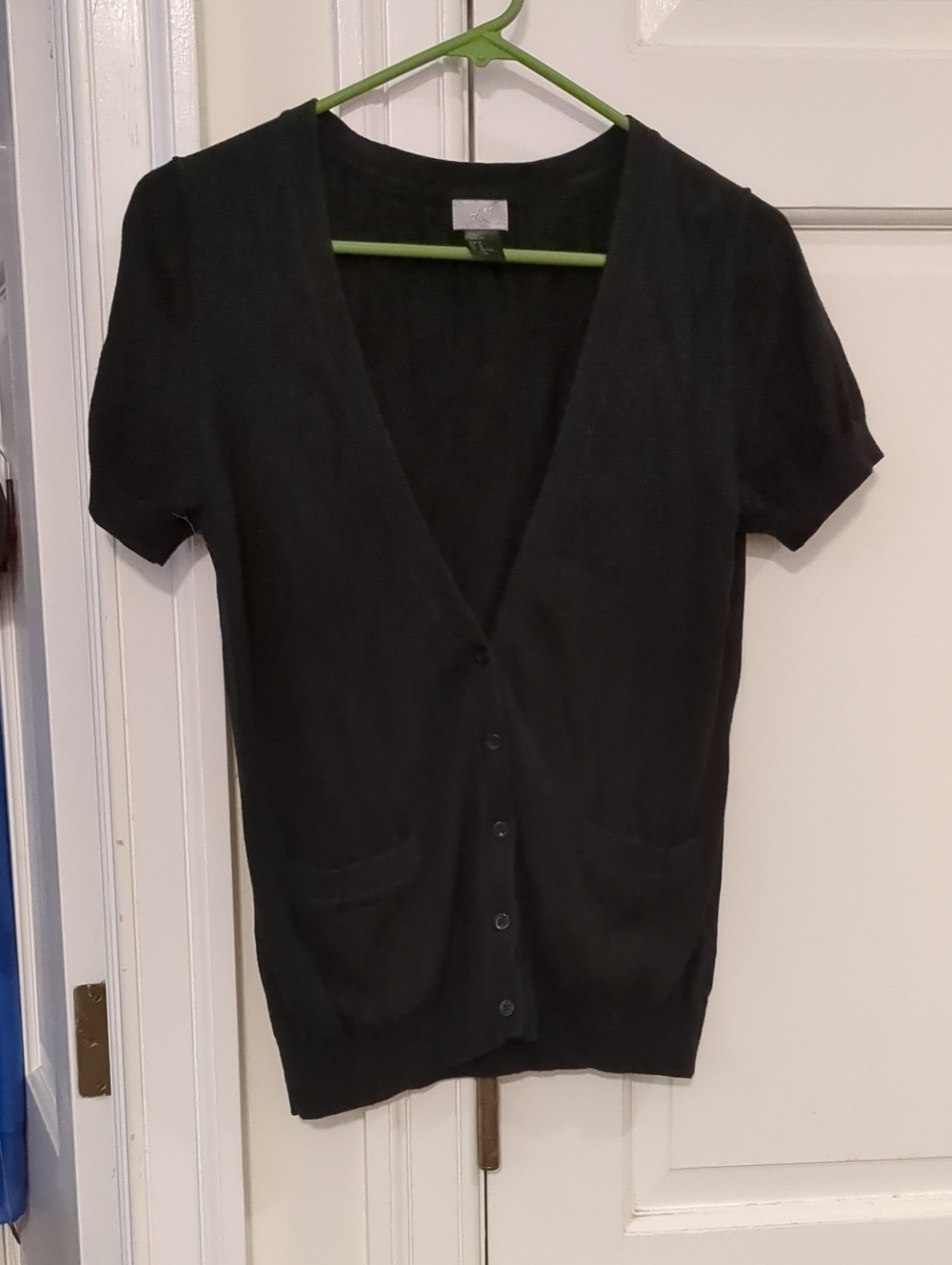 H&M Women Black Short-Sleeve V-Neck Button Cardigan Sweater M
